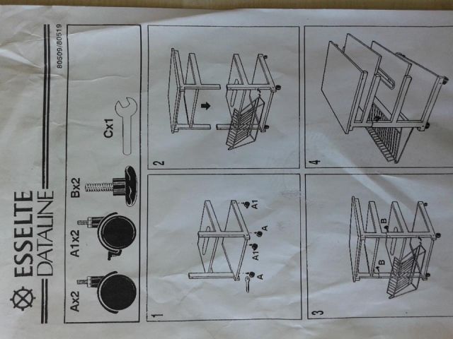 Esselte Mesa multimedia 80509/80519 - tres estantes - con ruedas y regulable en altura