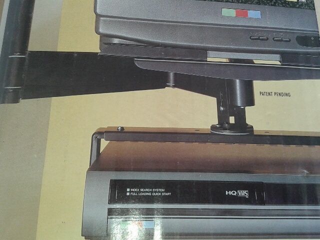 Soporte video VHS/VCR universal P6138P para soporte de TV de pared. TV AVF, P6041P, P5245P, P6045P, P6116P, P6126P, P6125P. Para videos entre 356mm/460mm de anchura x 57mm/102mm de altura.