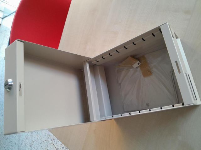 Jopu archivador - metálico con apertura superior y cerradura - 17cm ancho x 16cm alto x 24cm fondo - color gris